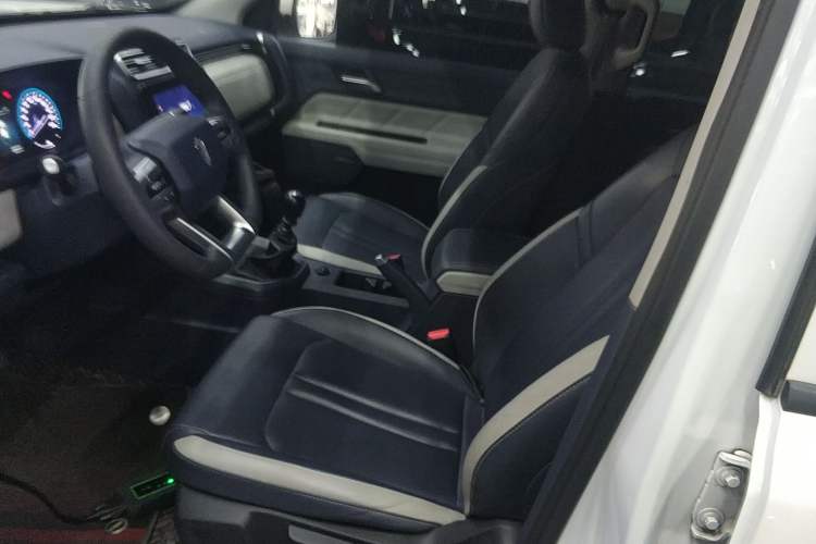 Used JMC DaDao 2023 All-Purpose Model 2.3T Diesel Automatic Two-Wheel Drive Standard Wheelbase Comfort Edition