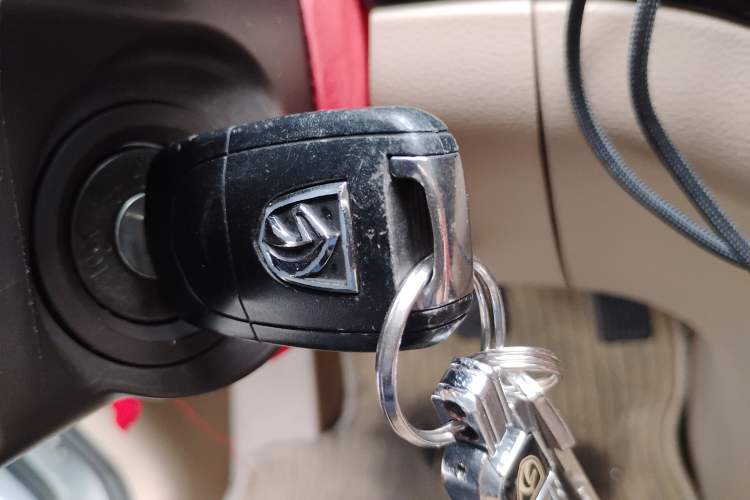 Used Baojun 730 2014 1.5L manual luxury trim 7 seats
