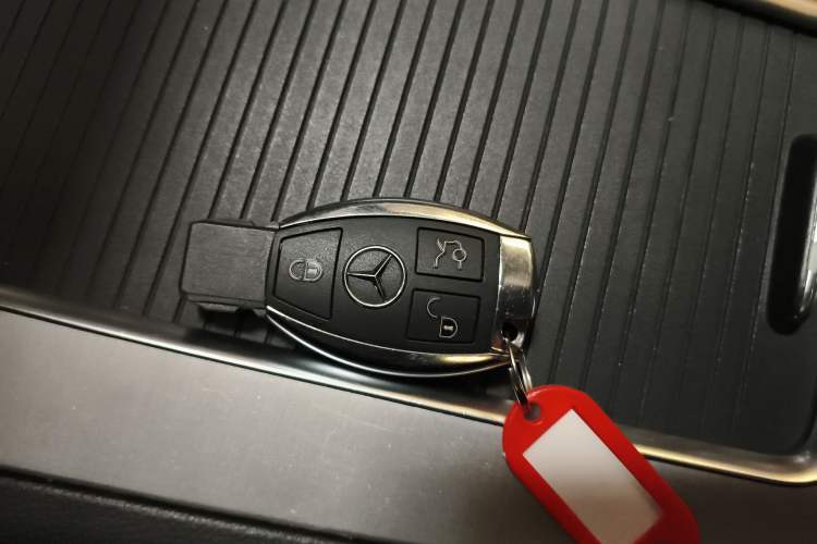 Used Mercedes-Benz GLK-Class 2013 GLK 300 4MATIC Dynamic Sunroof Model
