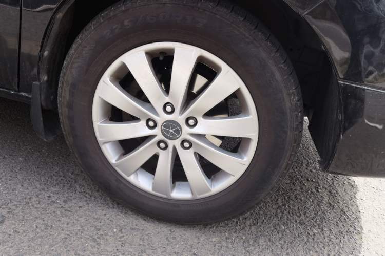 Used JAC Group Refine M5 2016 2.0T Gasoline Automatic Business Edition Exterior 1