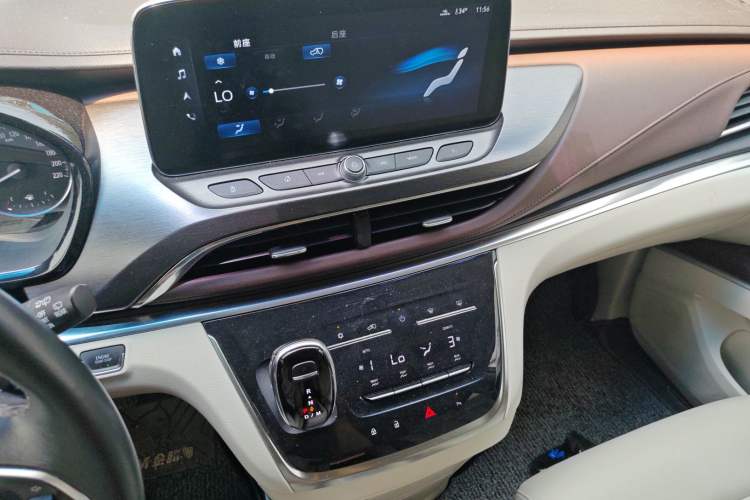 Used Buick GL8 2021 Land Cruiser Executive Class 652T Luxury Model Audio And AC Panel