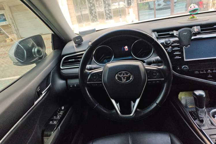 Used Toyota Camry 2018 2.0G Luxury Edition

