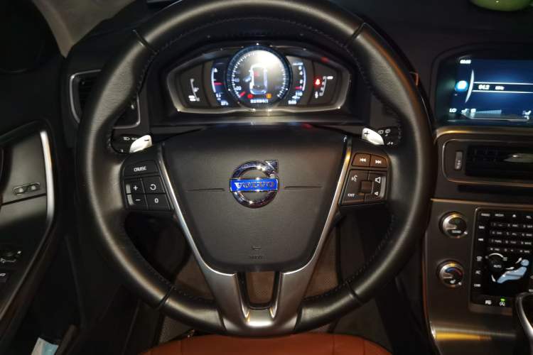 Used Volvo V60 2015 T5 Zhiya Edition Steering Wheel