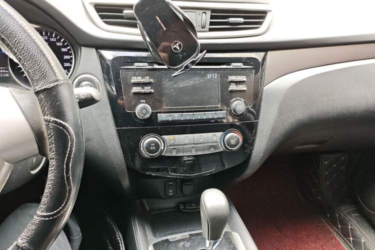 Used Nissan X-Trail 2016 2.0L CVT Smart Enjoyment Version 4WD Audio And AC Panel