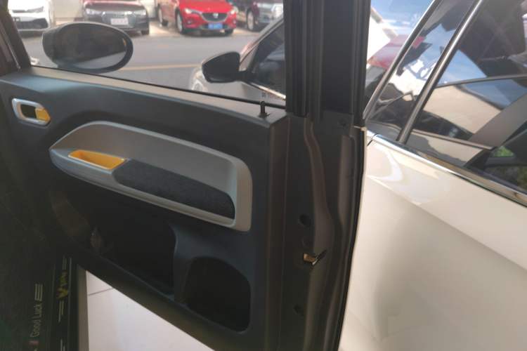 Used Chery QQ Ice Cream 2022 170km Sundae Phosphate Lithium-Ion