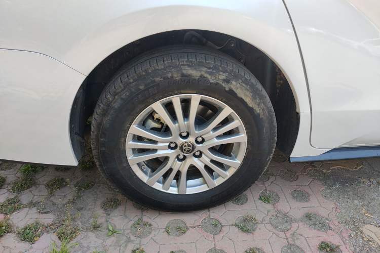 Used Toyota SIENNA 2021 2.5L Hybrid Premium Edition Right Rear Wheel Hub