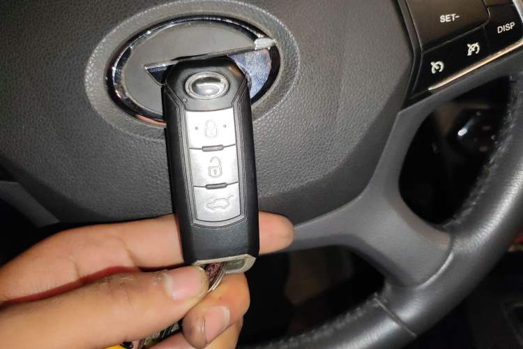 Used GAC Trumpchi GS4 2017 235T Automatic Two-Wheel Drive Luxury Smart Connectivity Version Vehicle Key