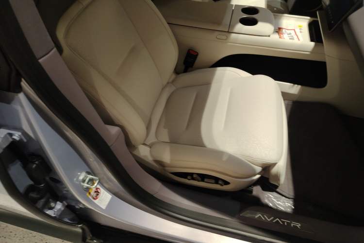 Used Avatr 06 2025 Pro Range-Extended Edition Right Front Seat