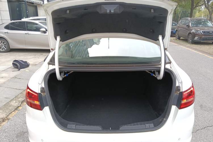 Used Ford Escort 2015 1.5L Automatic Fashion Model
