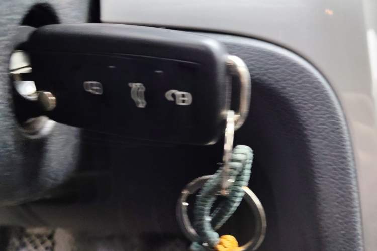 Used Volkswagen Gran Lavida 2013 1.6L Manual Fashion Model
