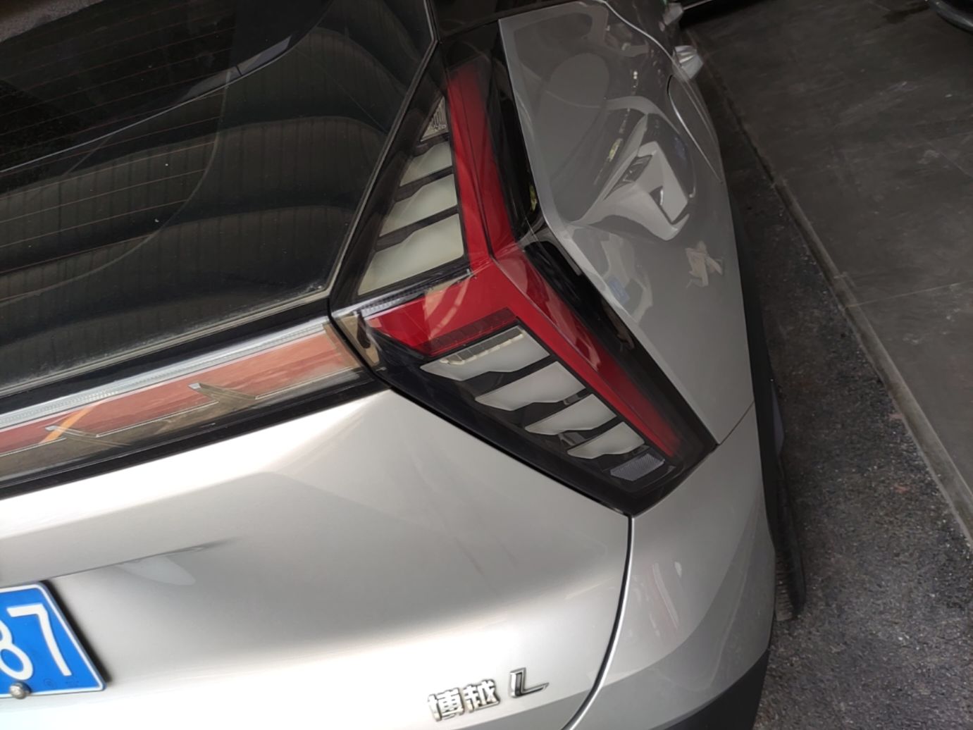 Geely Auto FX11 2023 1.5TD DCT Prestige Edition — снимка 9