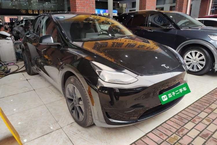 Used Tesla Model Y 2023 Rear-Wheel-Drive Version Front Right 45 Deg