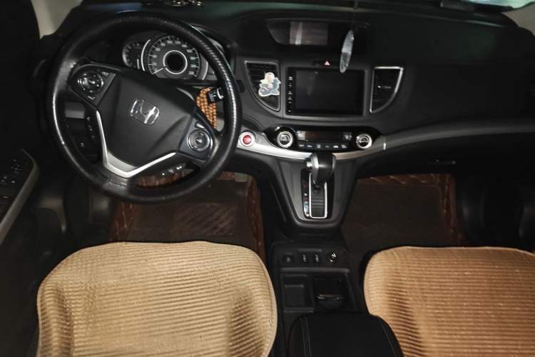 Used Honda CR-V 2015 2.4L two-wheel drive luxury version Center Console