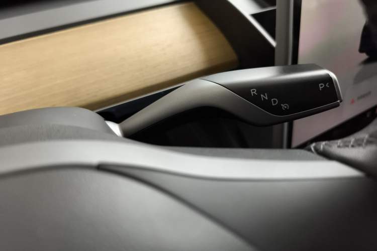 Used Tesla Model Y 2022 Revised Version Rear-Wheel Drive Gear Lever