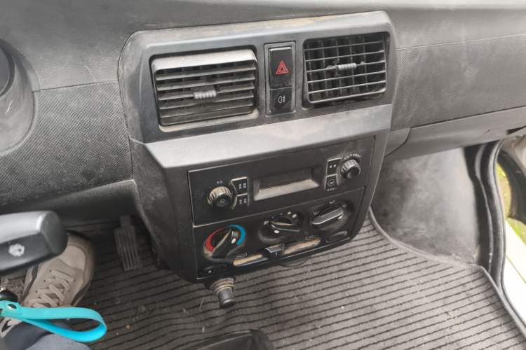 Used Wuling Rongguang 2017 1.5L Extended Basic Version Audio And AC Panel