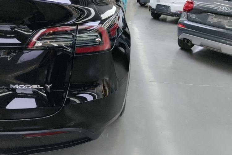 Used Tesla Model Y 2021 Long-Range All-Wheel-Drive Version 3D7