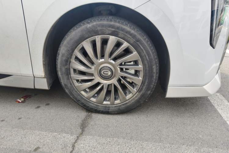 Used GAC Trumpchi M8 2023 Zongshi Series Dual-Motor YuZun Edition Right Front Wheel Hub