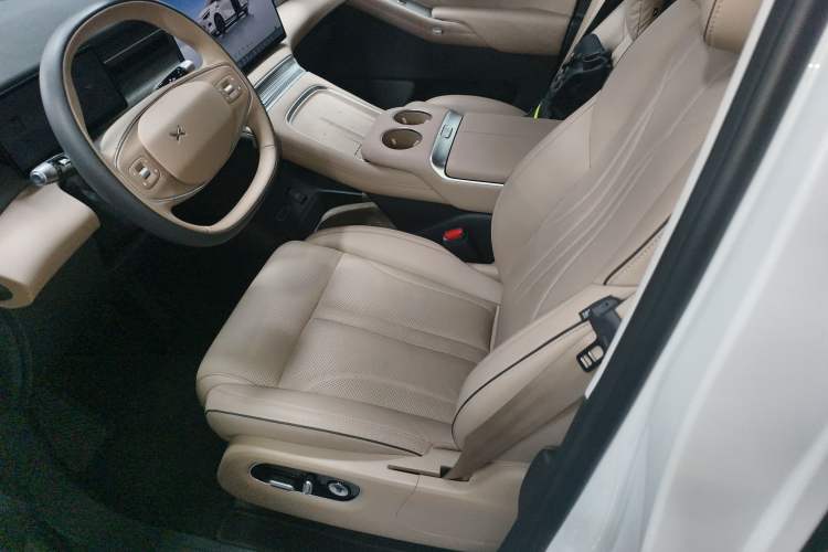 Used XPeng X9 2025 740 Ultra-Long Range Max Left Front Seat