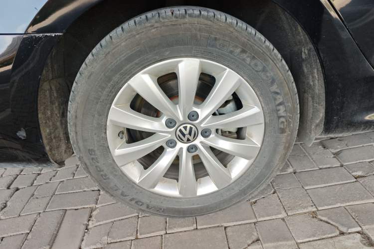 Used Volkswagen Passat 2015 1.8TSI DSG Prestige Edition Right Rear Wheel Hub