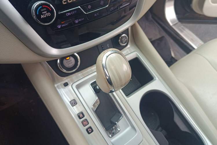 Used Nissan Murano 2019 2.5L XL Two-Wheel Drive Smart Connect Luxury Edition China VI Standard Gear Lever