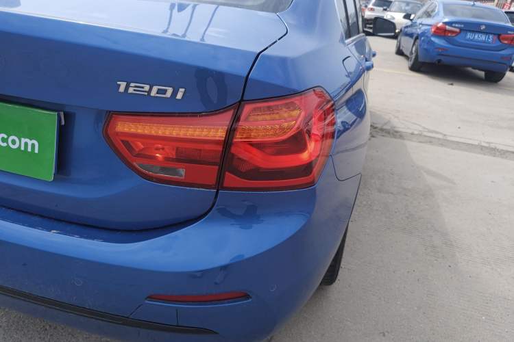 Used BMW 1 Series 2017 120i Design Package Model Exterior 3