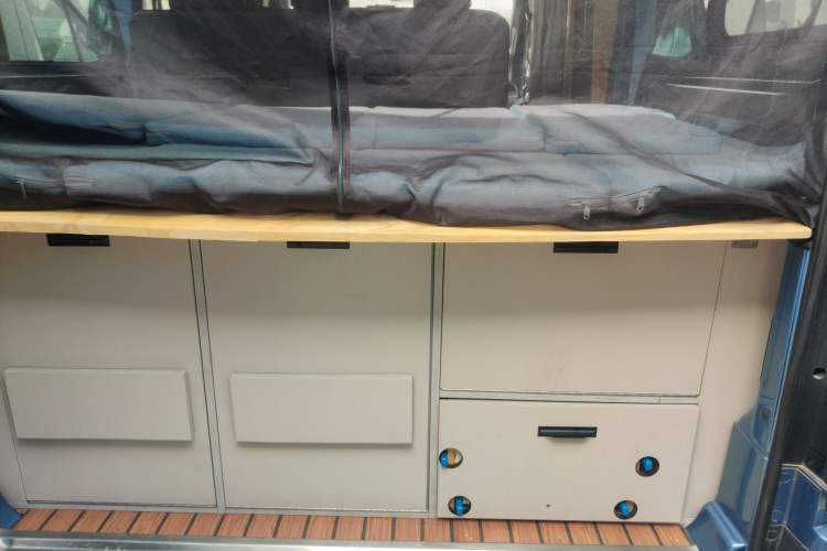 Used SAIC MAXUS Xintu V90 2022 2.0T AMT Yunjie Front-Wheel-Drive Long Wheelbase High-Roof Single-Tire Rear 7-Seater
