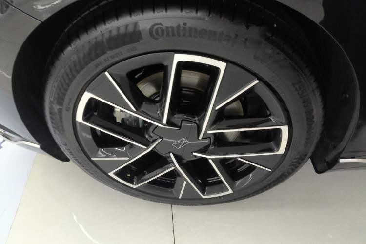 Used Avatr 06 2025 Max All-Electric Version