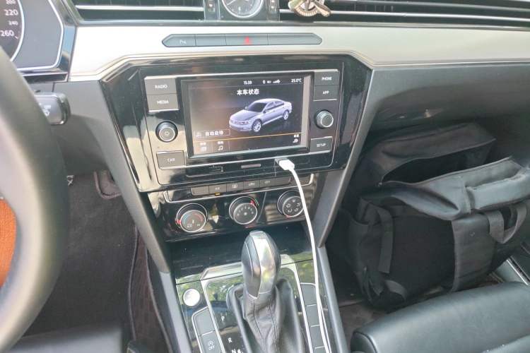 Used Volkswagen Magotan 2019 280TSI DSG Leading Model China VI Standard Audio And AC Panel