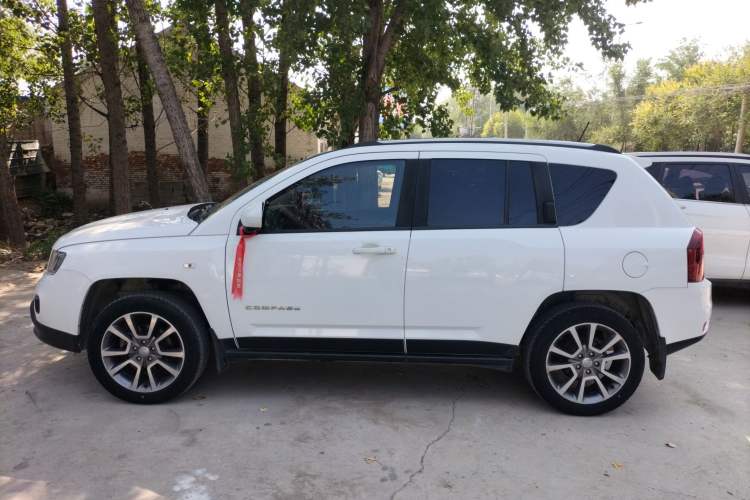 Used Jeep Compass 2015 2.0L Two-Wheel Drive Luxury Edition