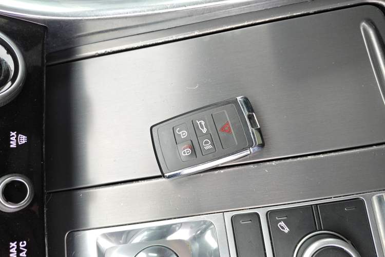 Used Land Rover Range Sport 2020 3.0 L6 SE Interior 1