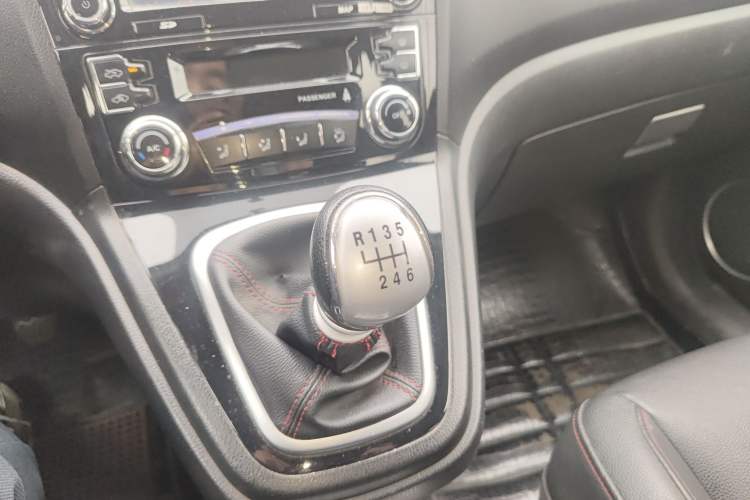 Used Haval H6 2016 Upgraded Model 1.5T Manual Two-Wheel Drive Urban Version