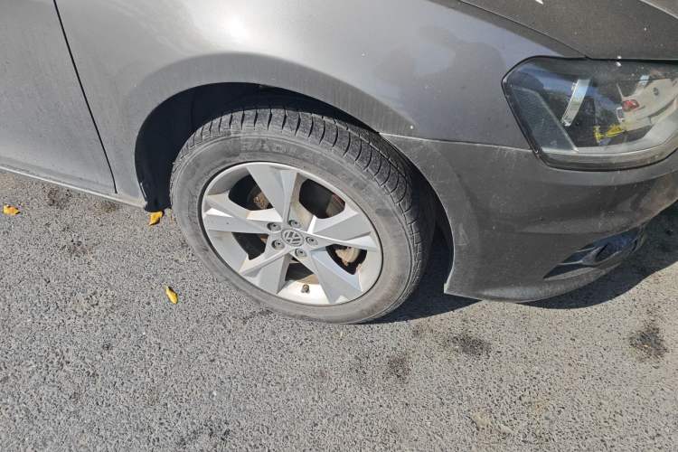 Used Volkswagen Bora 2015 Qihui Edition 1.6L Automatic Fashion Model Right Front Wheel Hub