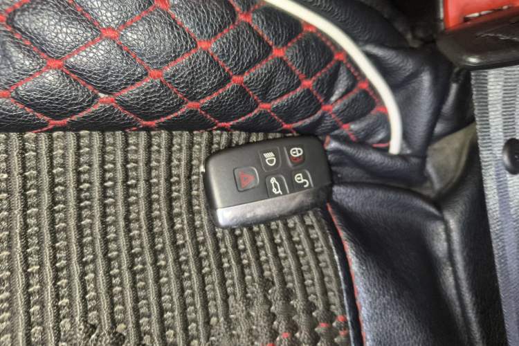 Used Land Rover Discovery 2015 3.0 SC V6 HSE Vehicle Key