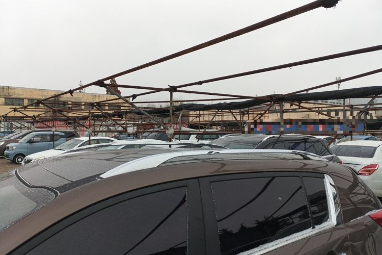 Used Kia Sportage R 2015 2.0L Automatic Two-Wheel Drive DLX Model Roof