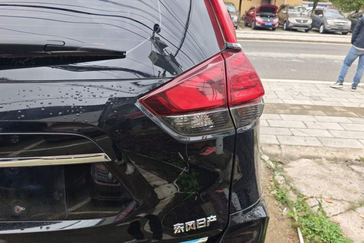 Used Nissan X-Trail 2017 2.5L CVT Luxury Edition 4WD Right Rear Taillight