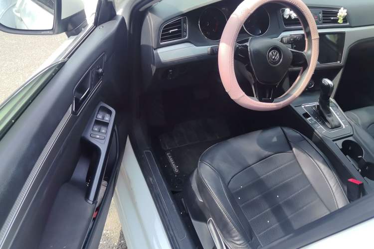 Used Volkswagen Lamando 2017 230TSI DSG Fashion Edition
