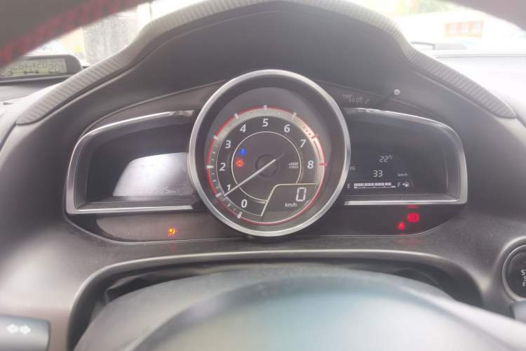 Used Mazda 3 Axela 2016 Sedan 2.0L Automatic Flagship Model
