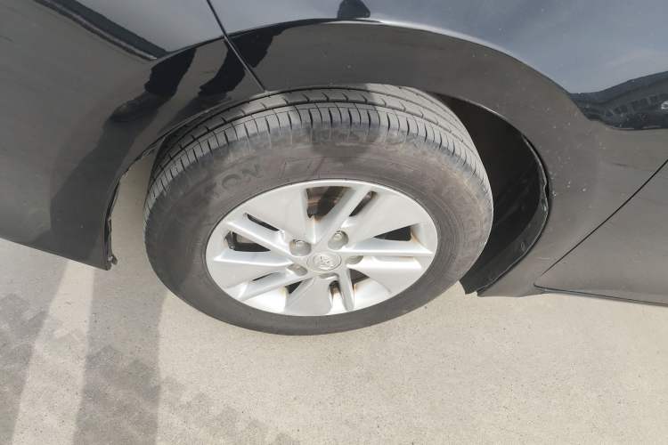 Used Toyota Corolla 2014 1.6L Manual GL Left Front Wheel Hub