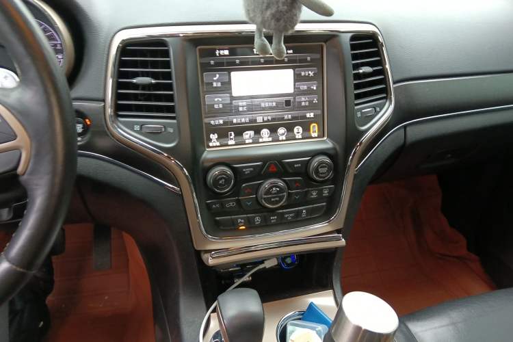 Used Jeep Grand Cherokee 2016 3.0L Comfort Navigation Edition Audio And AC Panel