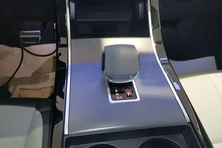 Used Land Rover Range Rover Evoque New Energy 2024 Aurora L P300e Plug-in Hybrid Electric Version