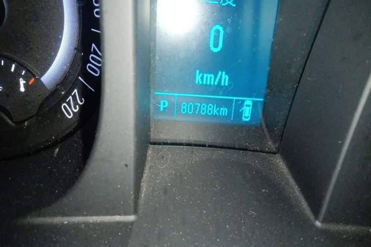 Used Buick GL8 2017 25S Luxury Version China V Standard Odometer Close Up