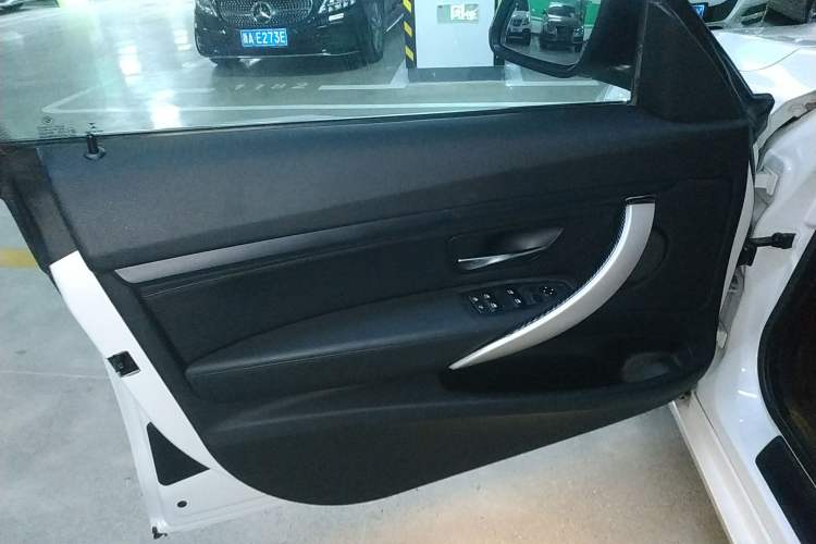 Used BMW 3 Series GT 2014 320i Leading Model
