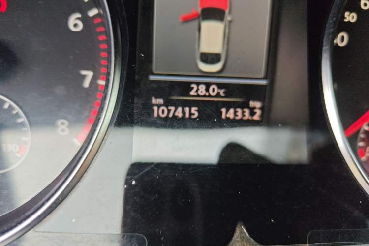 Used Volkswagen FAW-Volkswagen CC 2013 1.8TSI Luxury Model Odometer Close Up