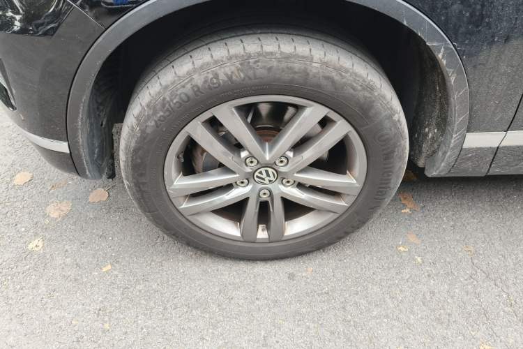 Used Volkswagen Touareg 2016 3.0 TSI High-End Version Left Front Wheel Hub