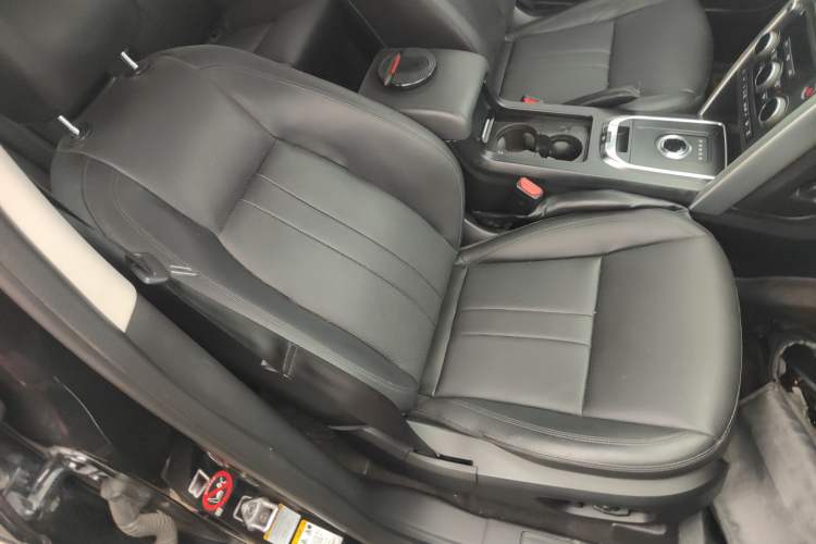 Used Land Rover Discovery Sport 2018 240 PS SE Version Right Front Seat