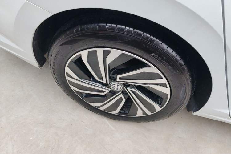 Used Volkswagen Sagitar 2021 280TSI DSG Excellence Edition Right Rear Wheel Hub