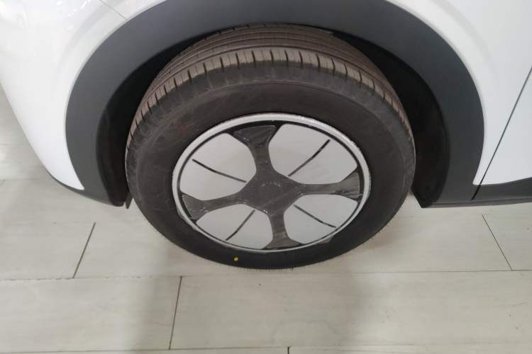 Used Geely Galaxy Geome 2026 Model 310km Youth Edition Left Front Wheel Hub