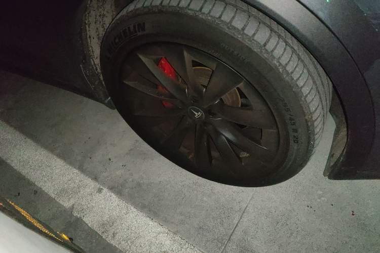 Used Tesla Model X 2019 Long-Range Version Right Front Wheel Hub