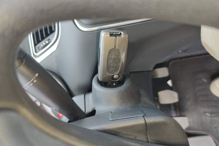 Used Peugeot 308 2014 Enjoy Edition Classic 1.6L Manual YouShang Model Vehicle Key