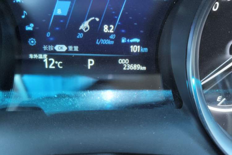 Used Toyota Camry 2023 2.0G Luxury Edition Odometer Close Up